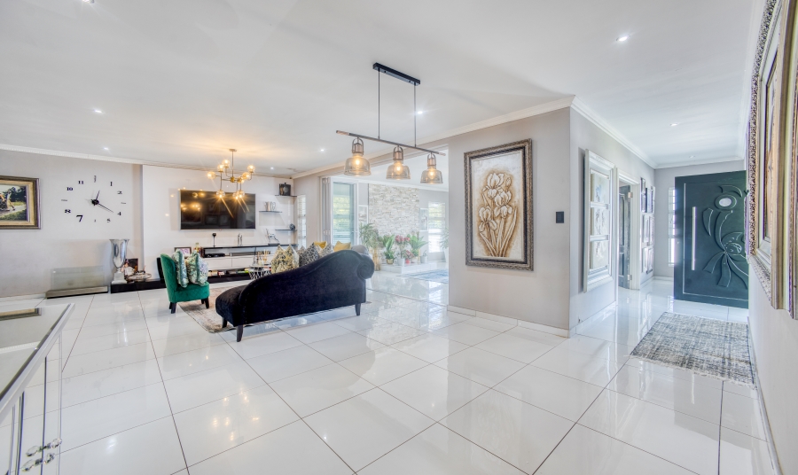 5 Bedroom Property for Sale in Gonubie Eastern Cape
